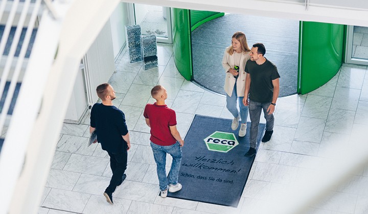 Mitarbeiter Eingangsbereich